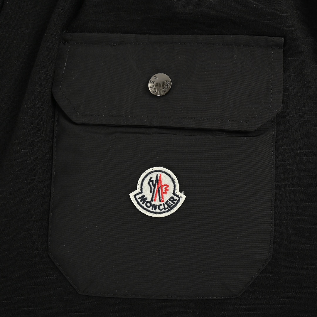 Moncler 24ss lettering print pocket logo shorts