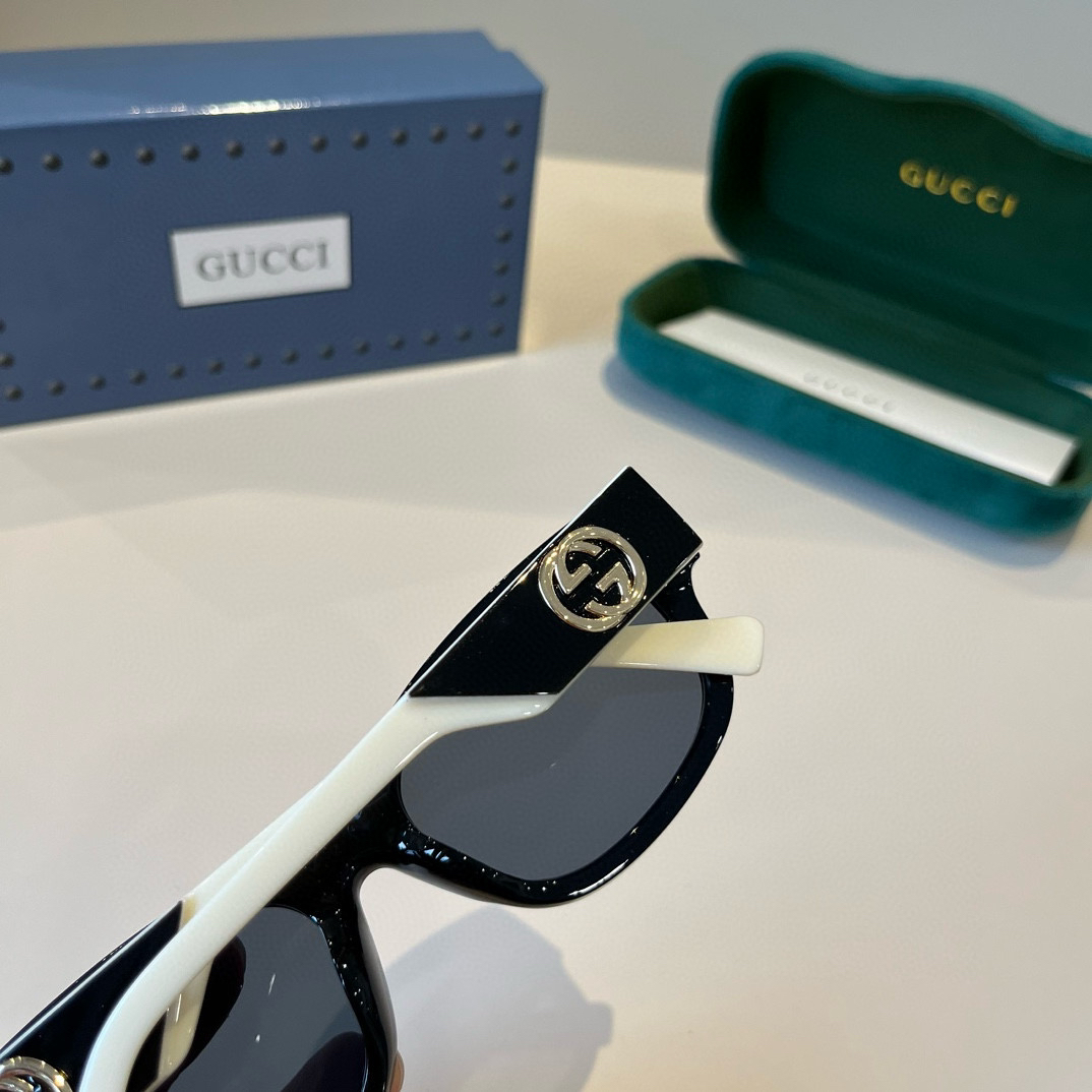 Gucci Round Frame Sunglasses