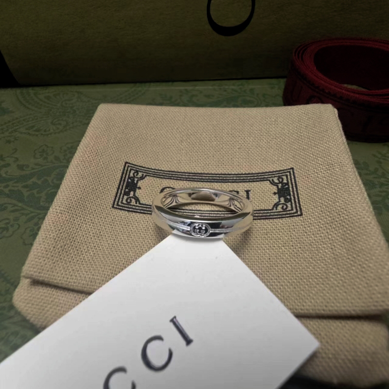 GUCCI GG engraved couple ring