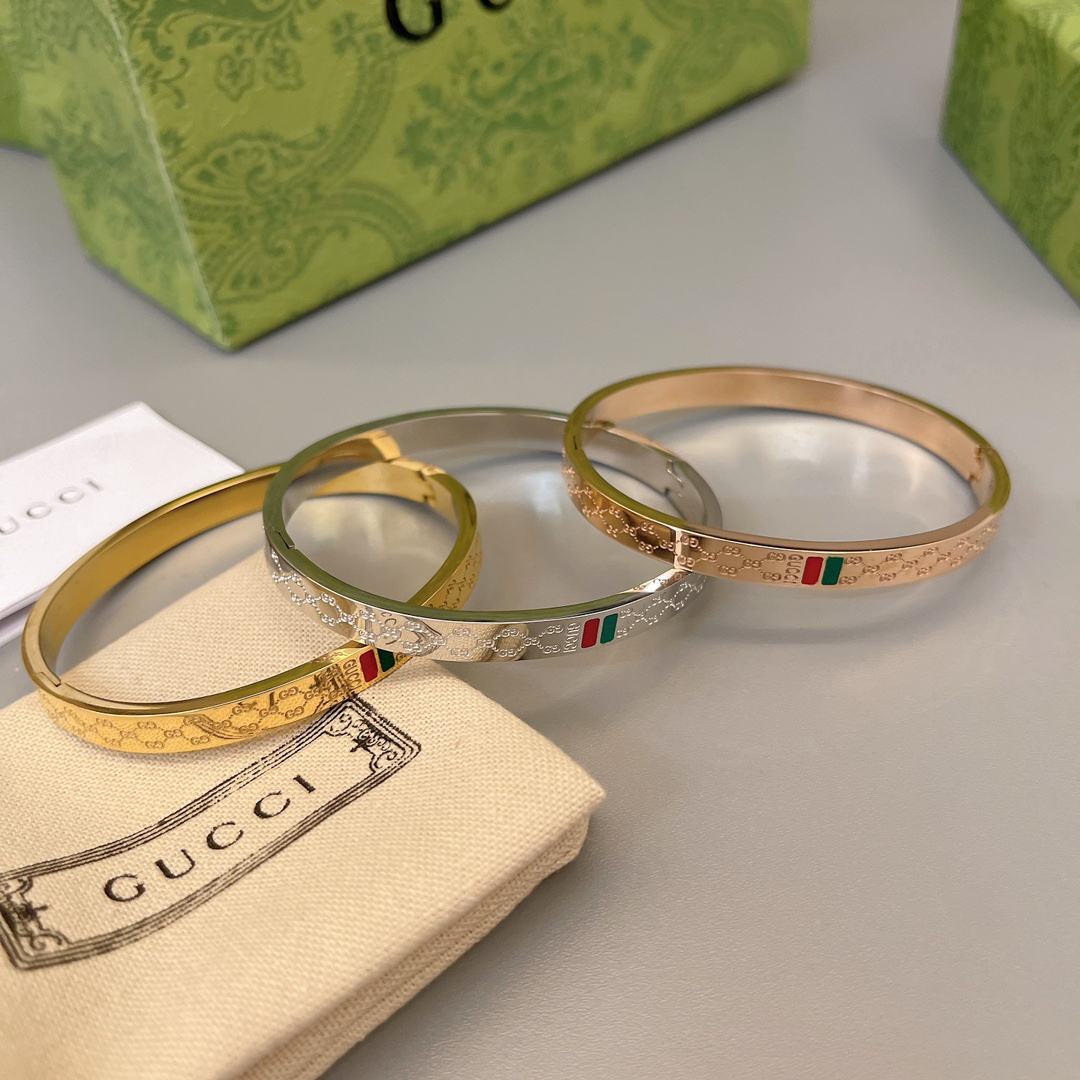 Gucci shallow carved bracelet
