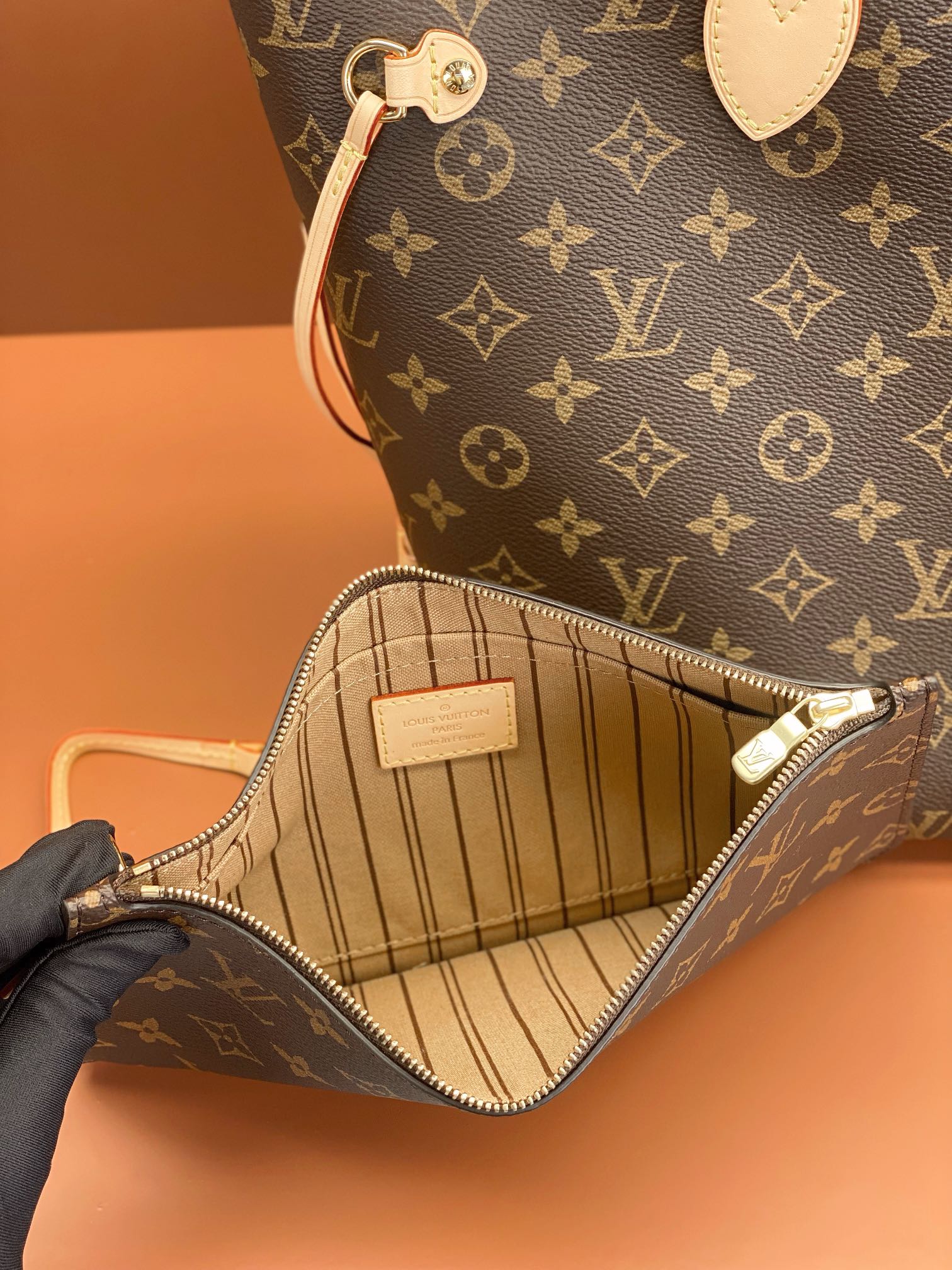 Louis Vuitton NEVERFULL Medium Handbag M40995