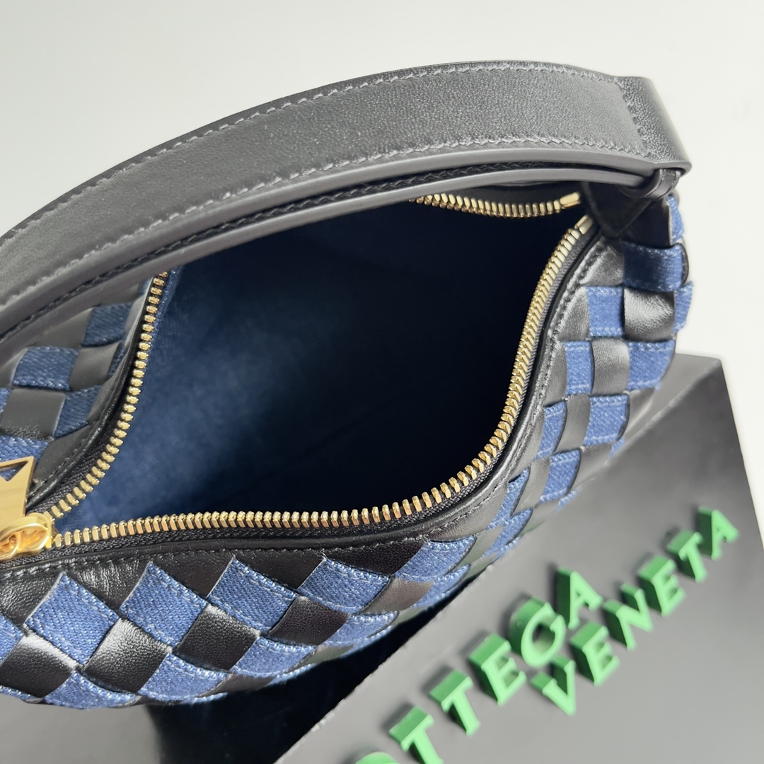 Bottega Veneta wallace handbag 796393