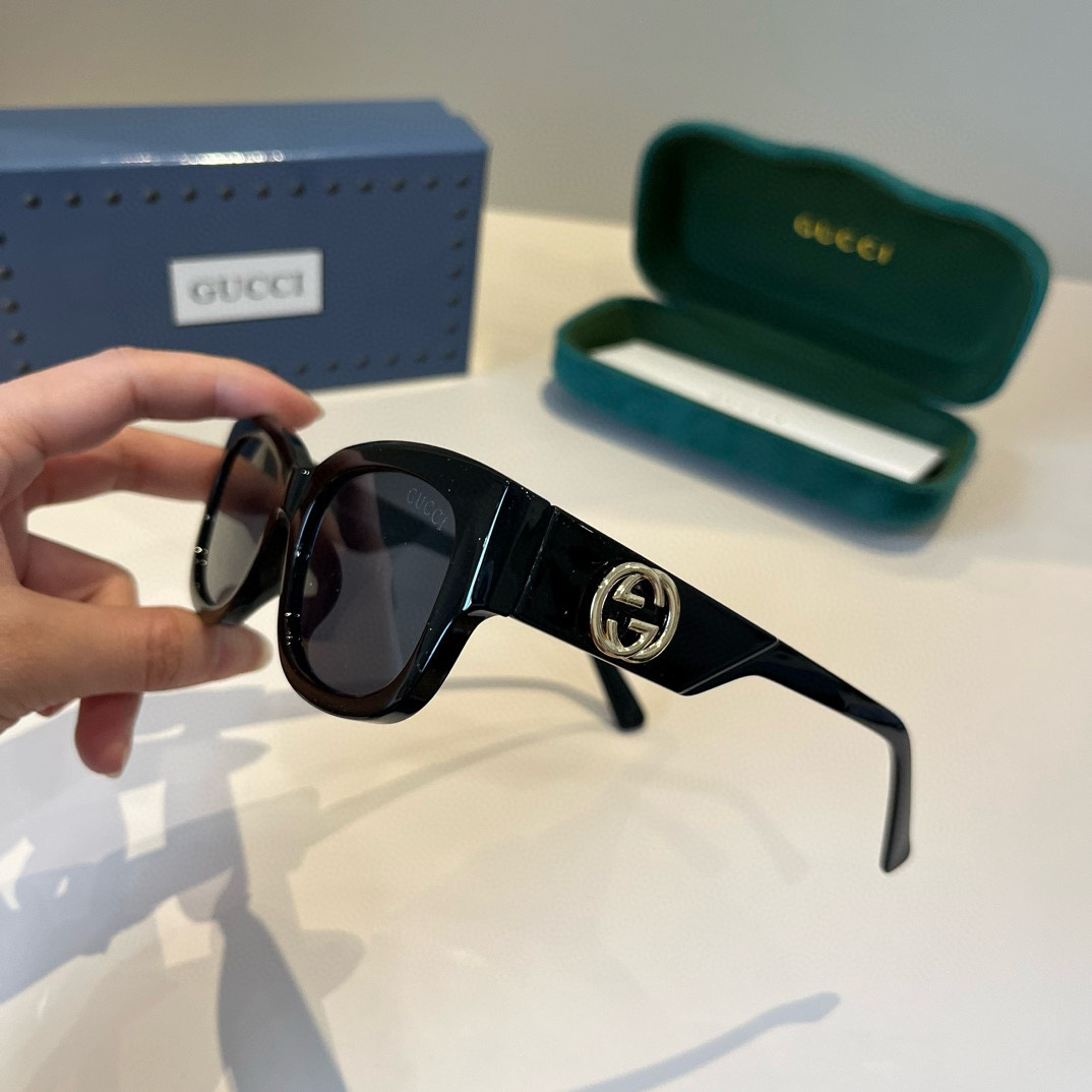 Gucci Round Frame Sunglasses