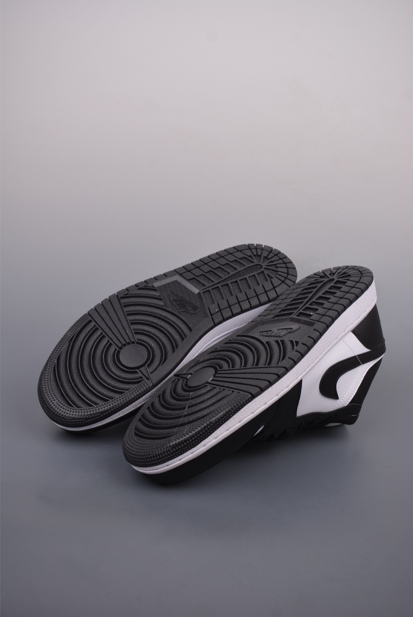 Air Jordan 1 Low Black and White Panda 553558-131