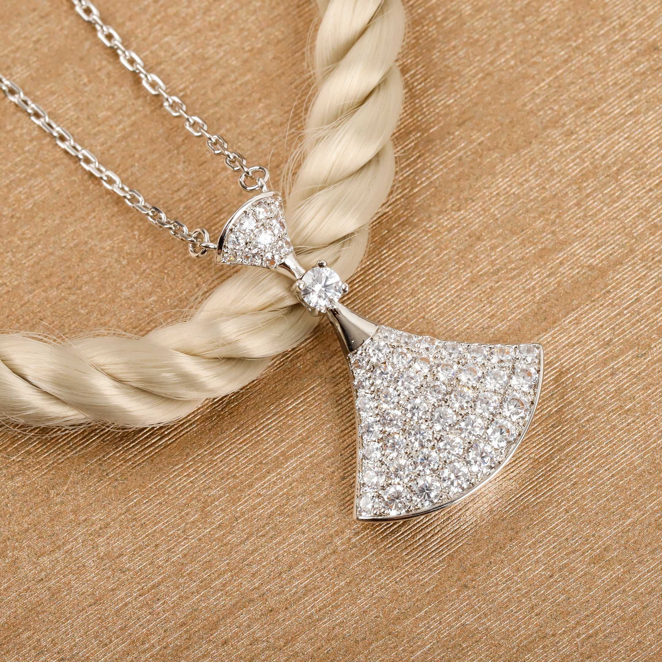 Bulgari fan-shaped full diamond necklace