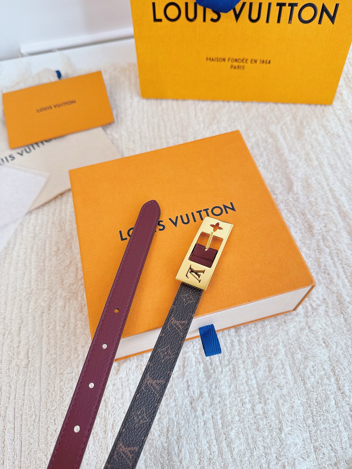 Louis Vuitton double-faced leather women's belt with monogram pattern, 1.8cm wide