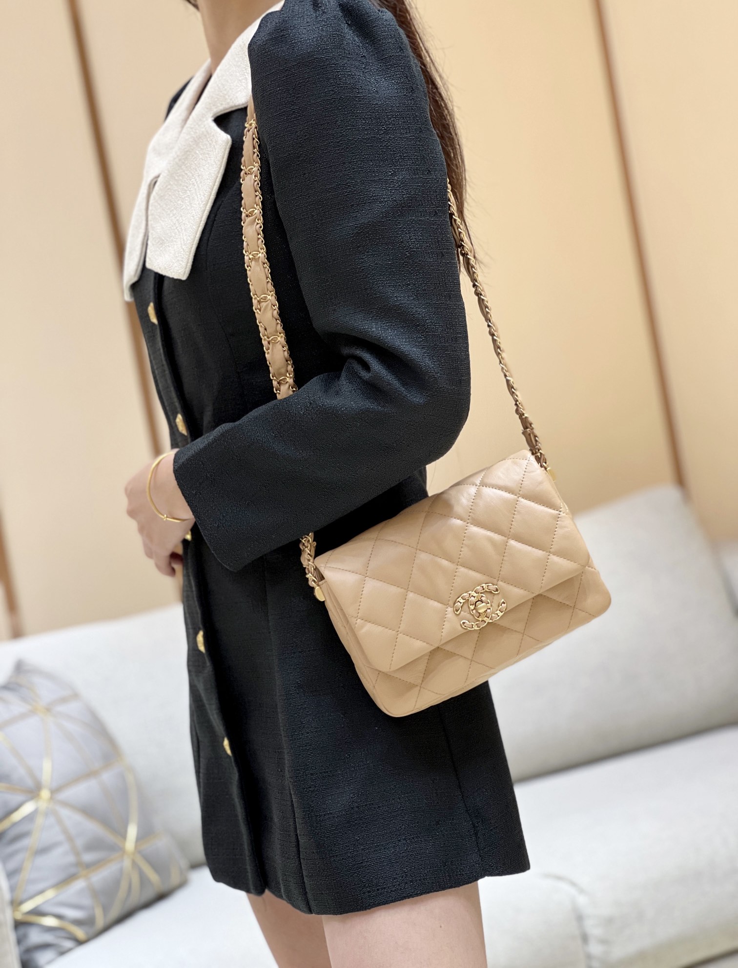 Chanel 23K Autumn and Winter Series Retro Tofu Bag AS4423