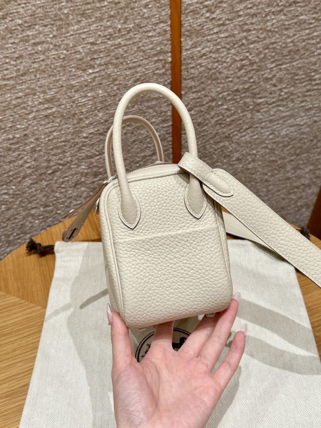 Hermès Mini Lindy 10Craie Handbag (Handmade to Order)