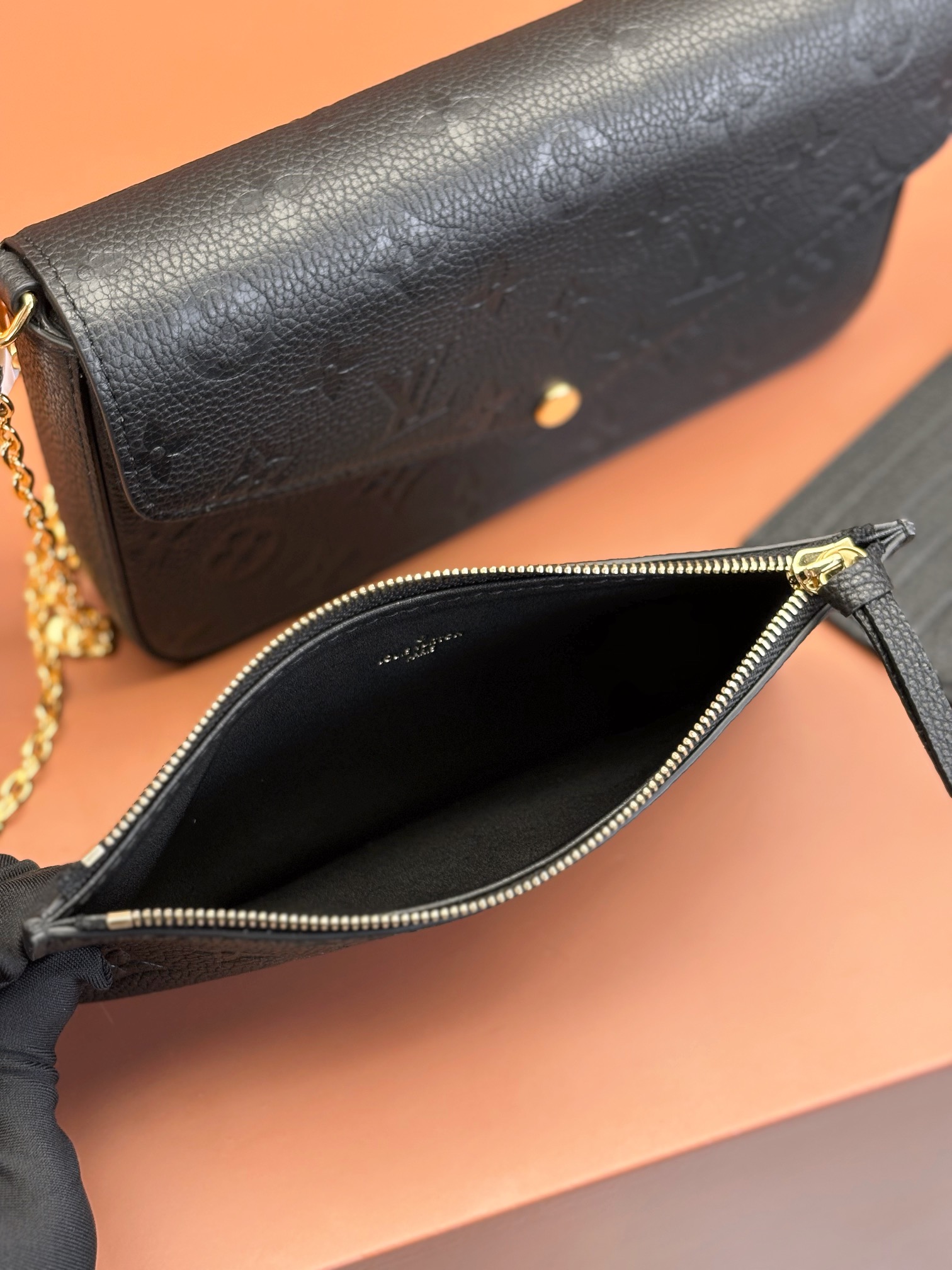Louis Vuitton POCHETTE FÉLICIE Chain Bag M82477