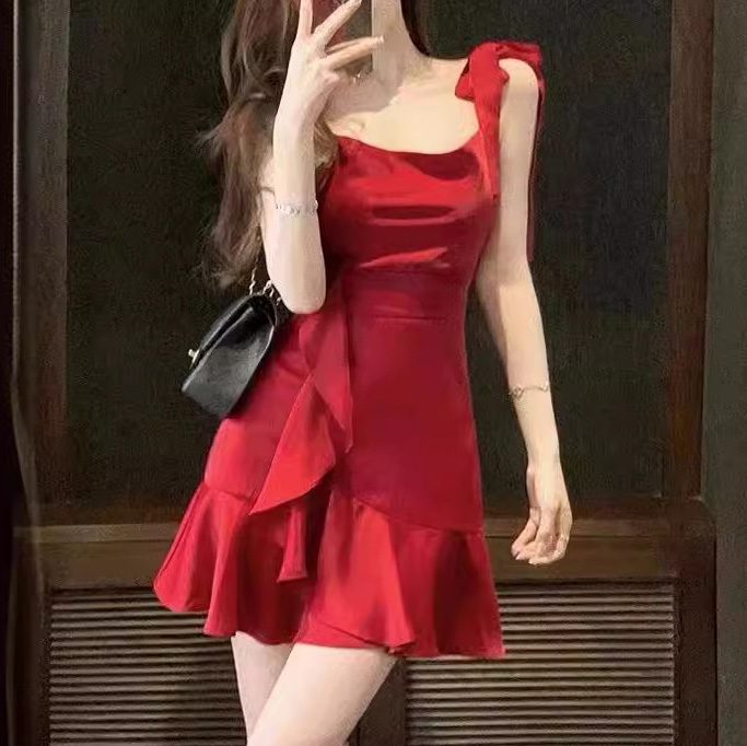Pure wind spicy girl red dress with suspenders Temperament Slim waist