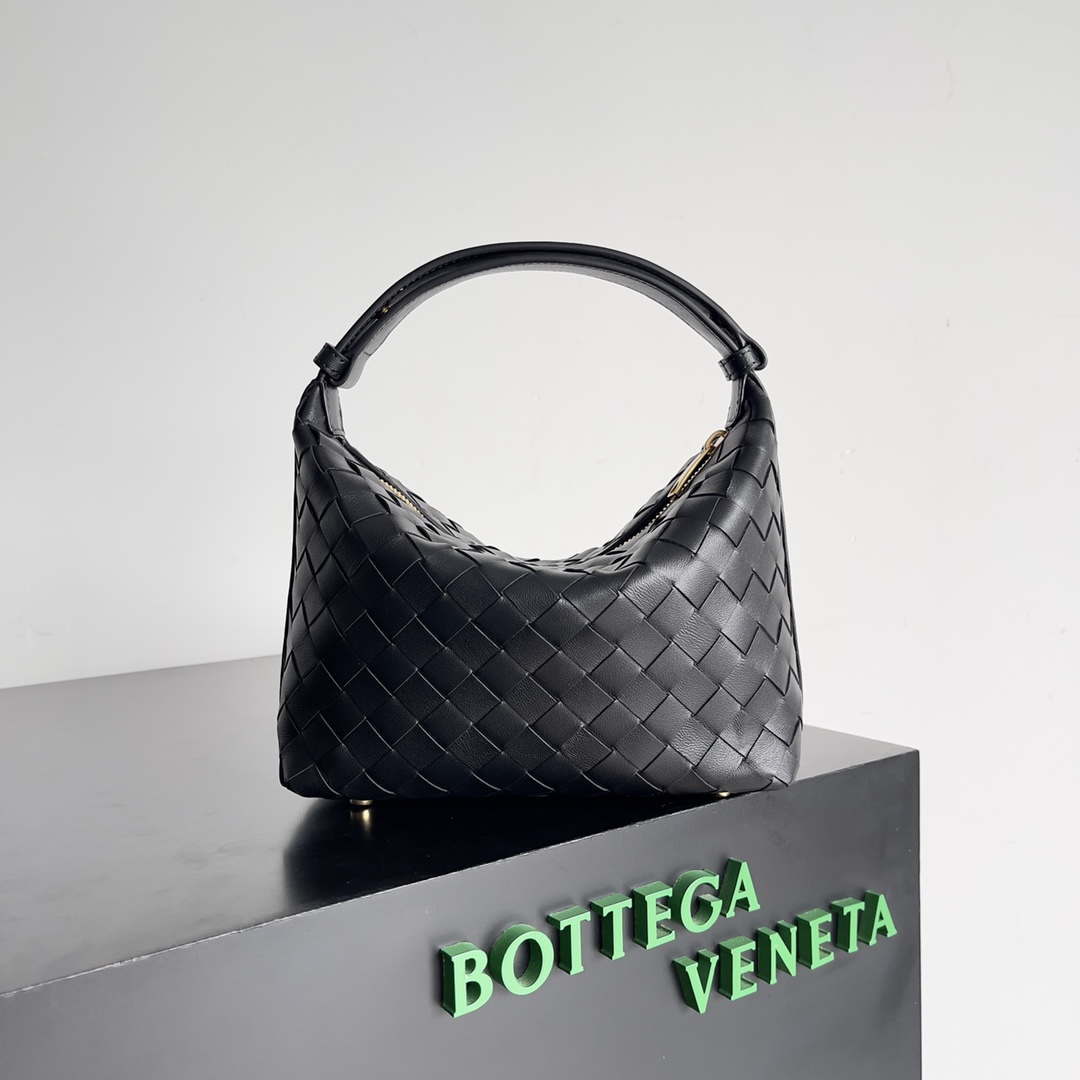 Bottega Veneta Year of the Snake Limited Edition Wallace Handbag 754443