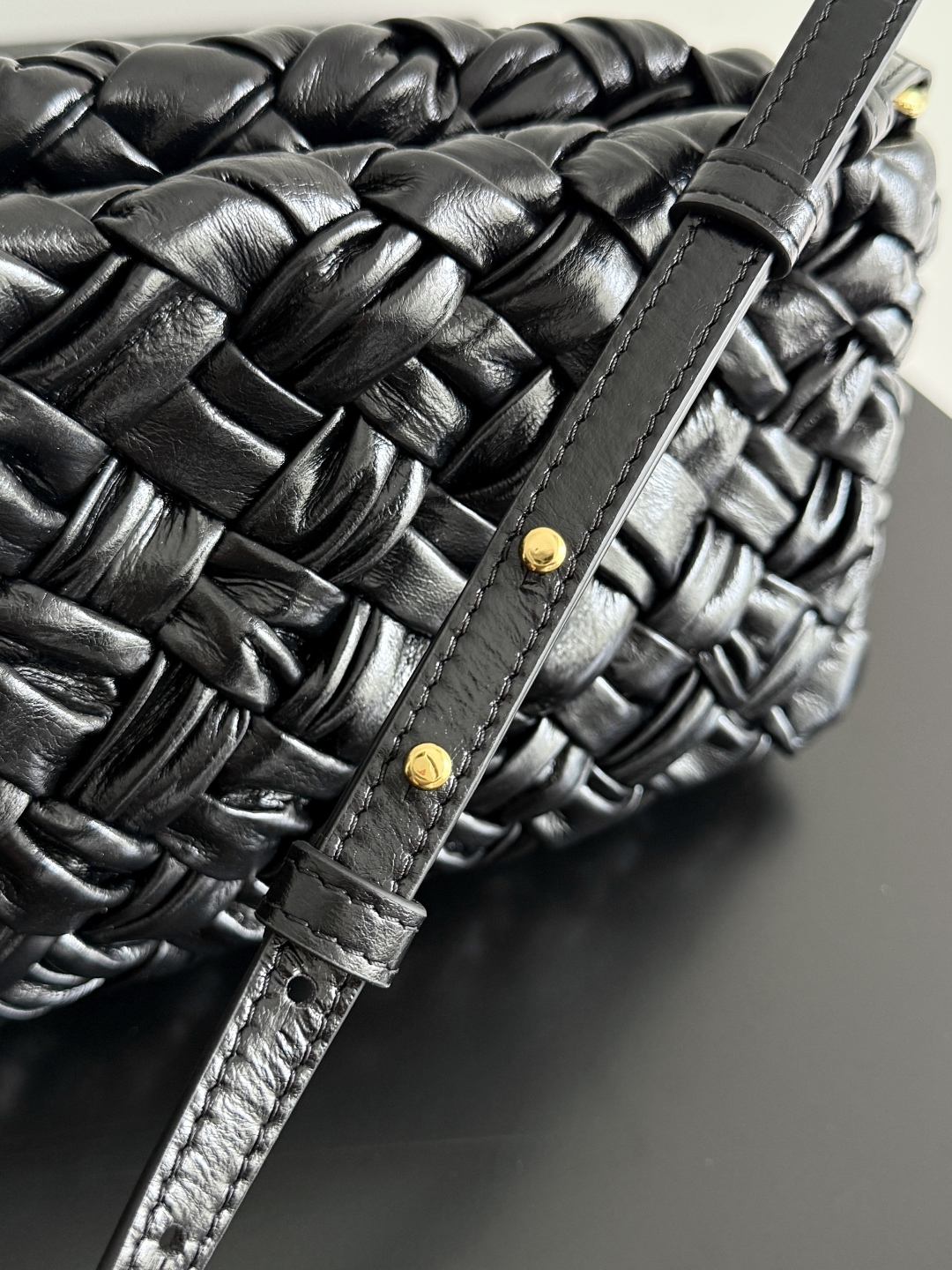 Bottega Veneta Kalimero cha cha woven handbag 785780