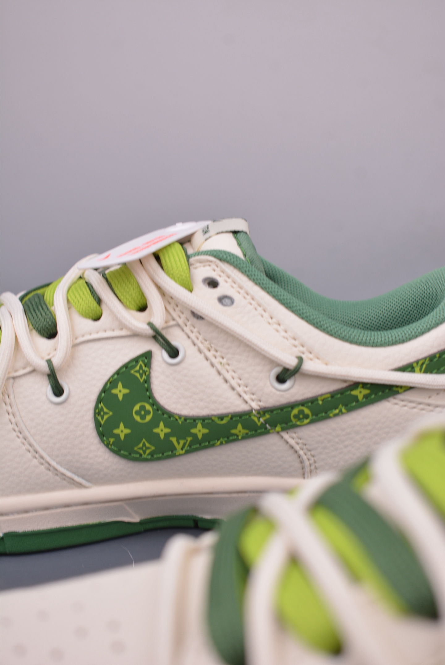 Louis Vuitton x Nike SB Dunk Low 
