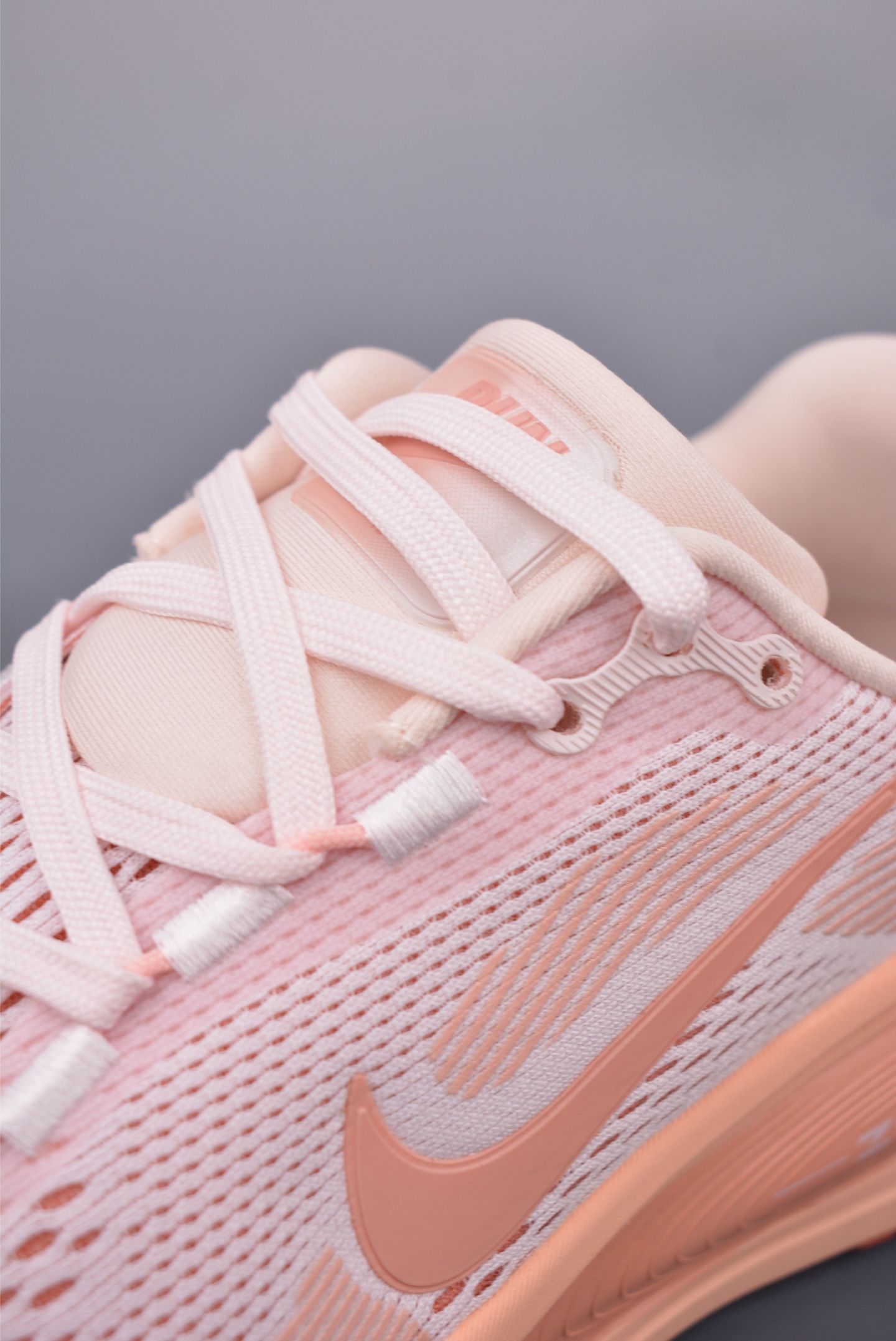 Nike Vomero 18 ZoomX Running Shoes Light Pink HM6804-601