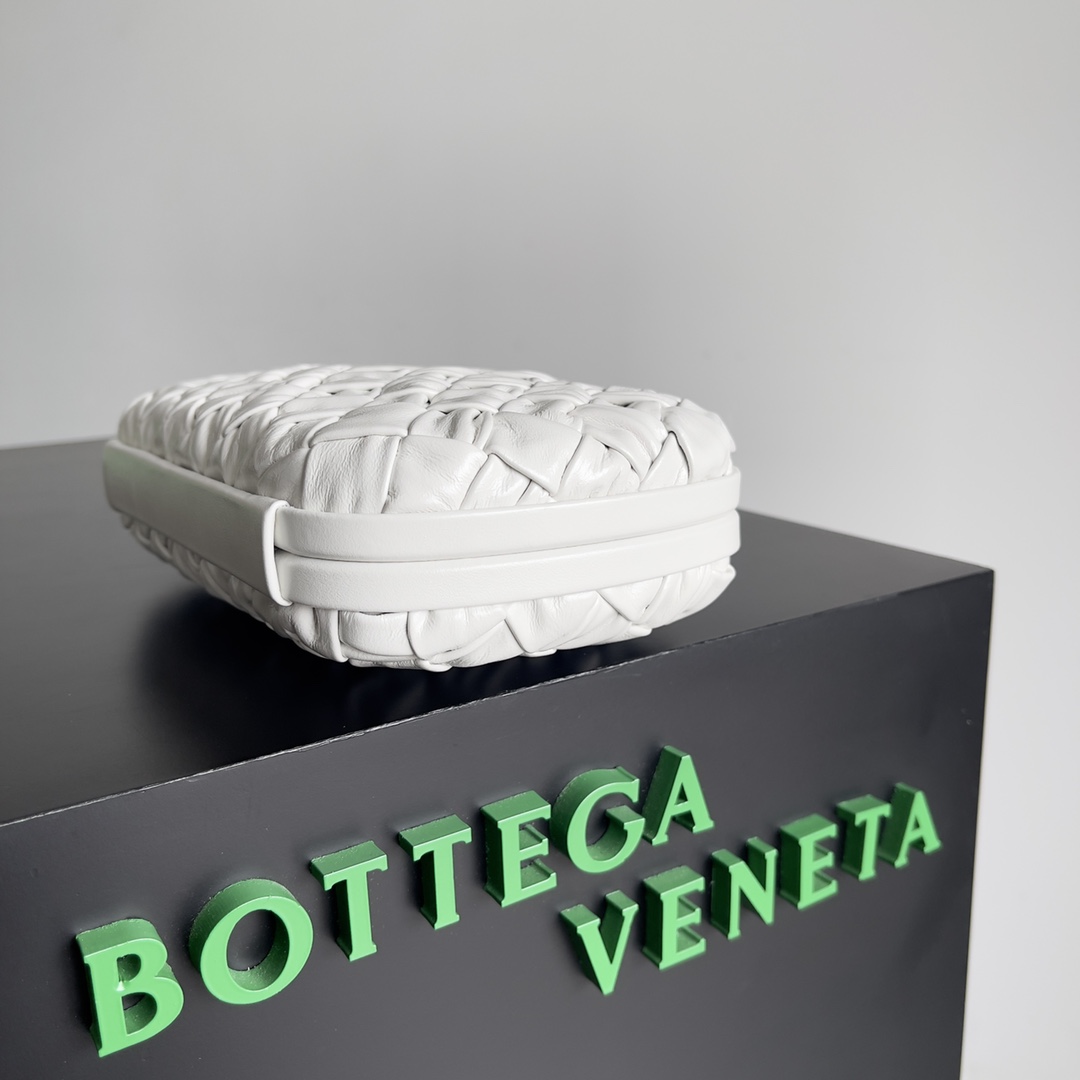 Bottega Veneta Knot woven evening bag 717622