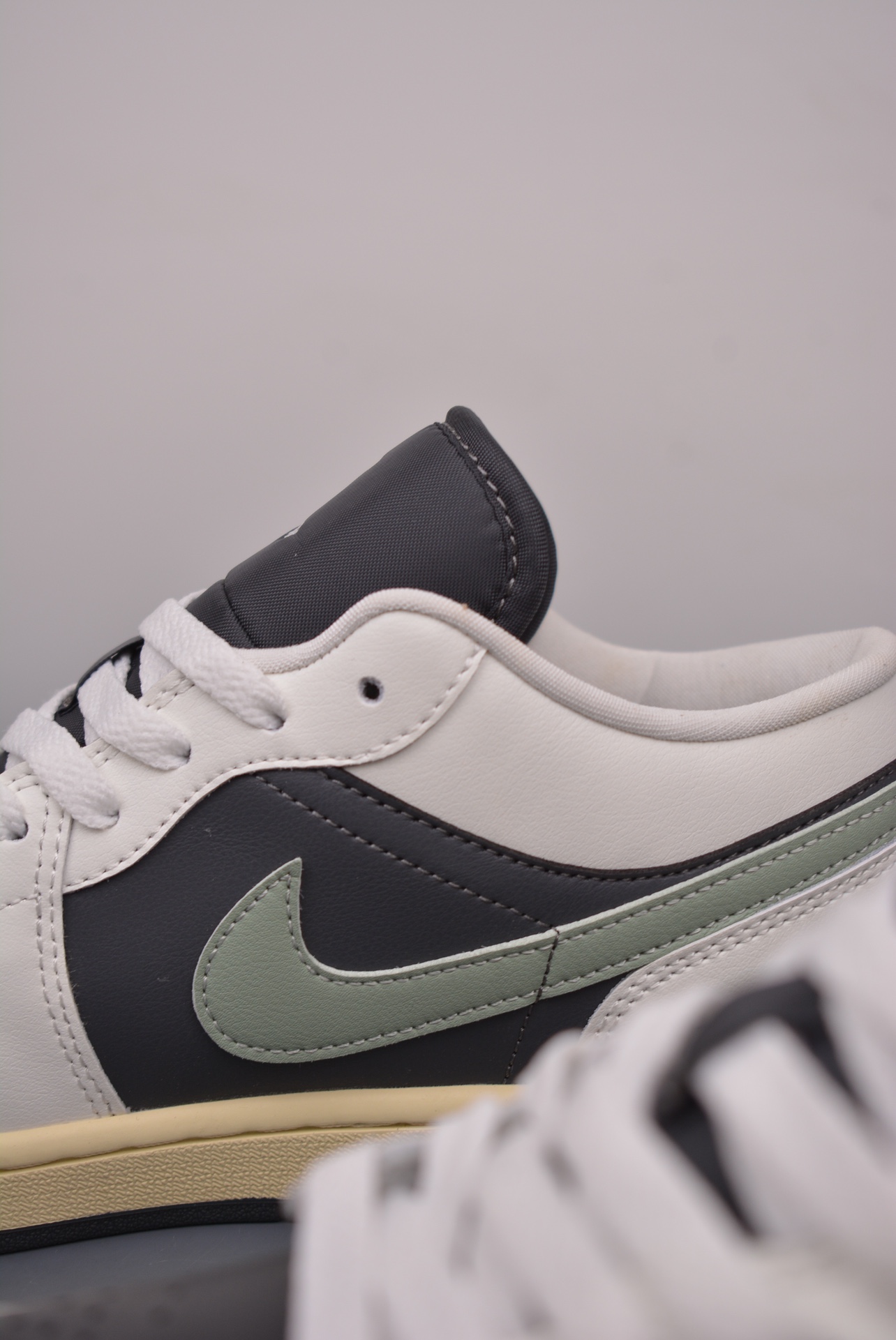 Air Jordan 1 Pouting Panda Gray  DC0774-001