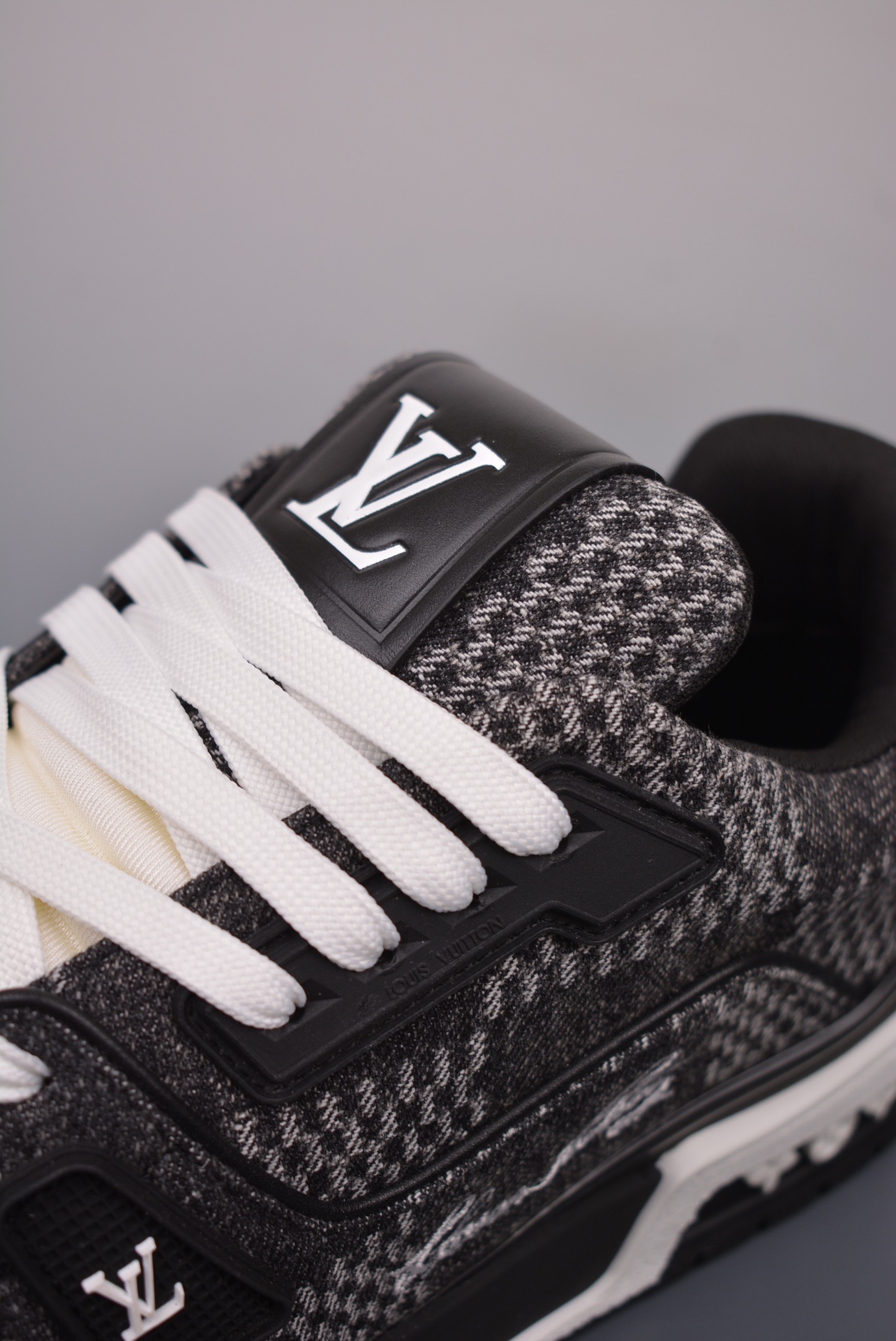 Louis Vuitton Trainer Sneaker Low Black White Grey Plaid 1AD6DX