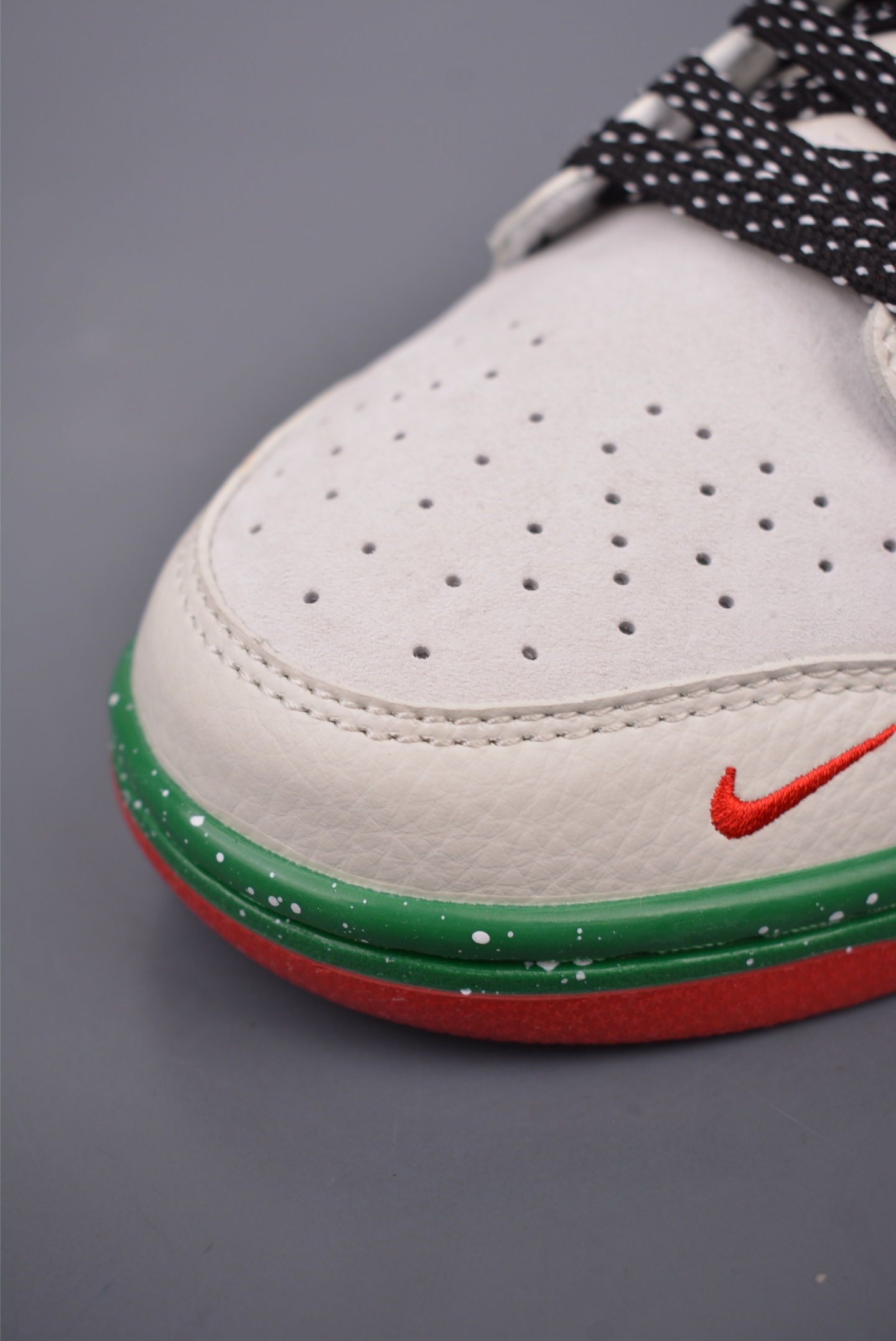 Stussy x Nike By You SB Dunk Low Retro SP Sneakers White Red Green SC9207-406