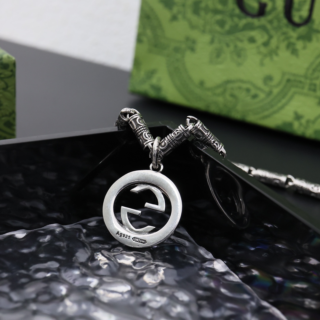 Gucci GG Vintage Hollow Necklace