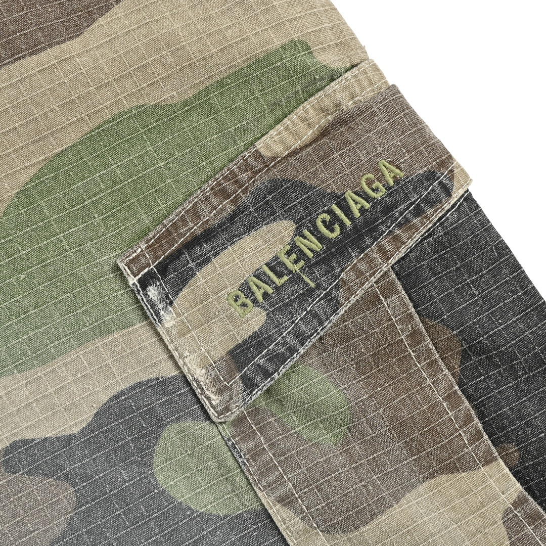Balenciaga Heavy Camouflage Detachable Multi-Pocket Two-Way Pants