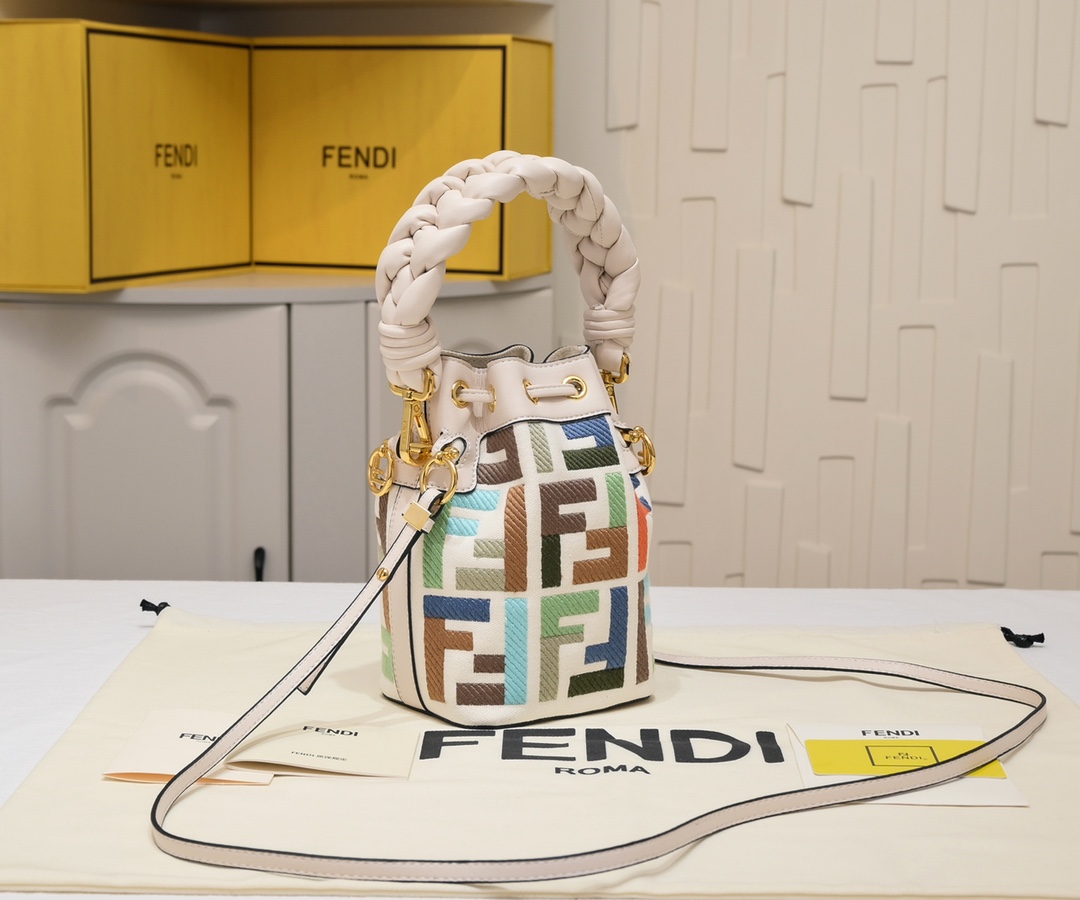 FENDI Braided Handle Bucket Bag 0189