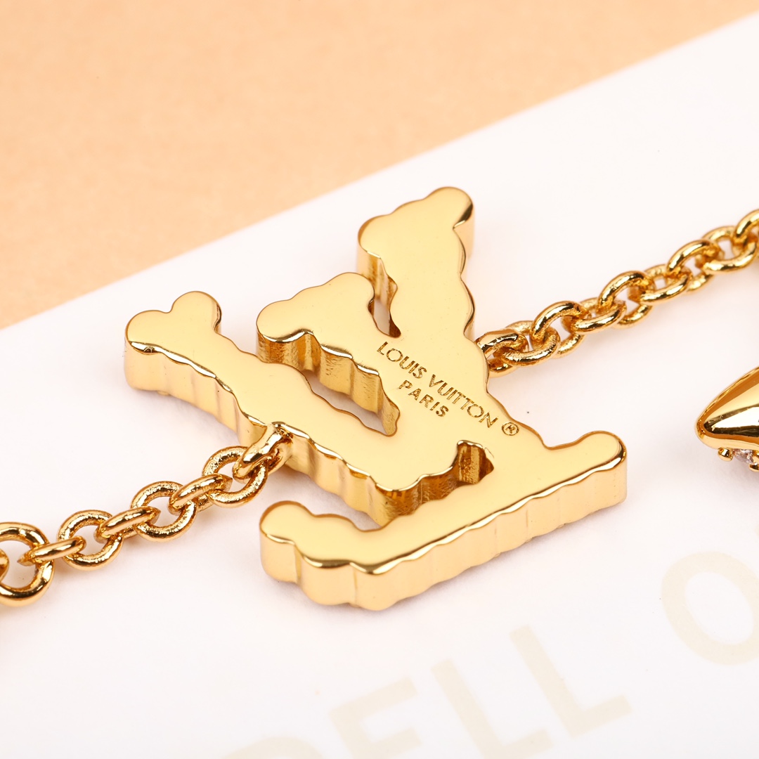 Louis Vuitton Pink Diamond Four-Leaf Clover Bracelet