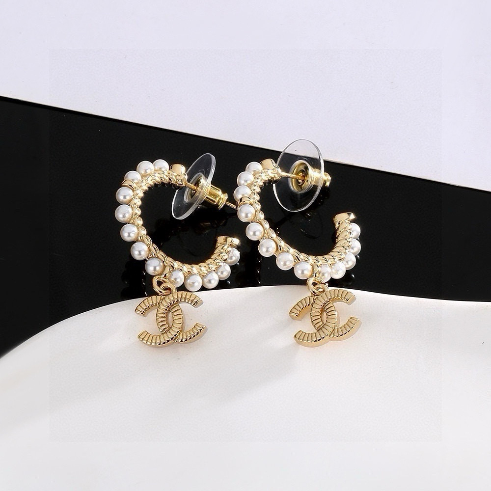 CHANEL CC Pearl Earrings