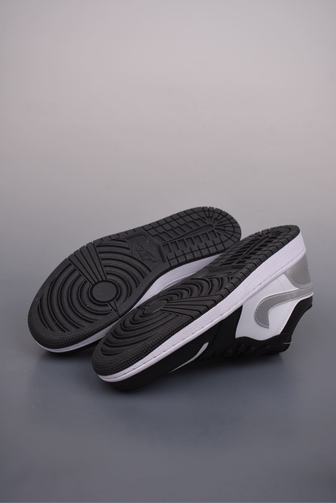 Nike Air Jordan 1 Low SE White Black Matte Silver 553558-131
