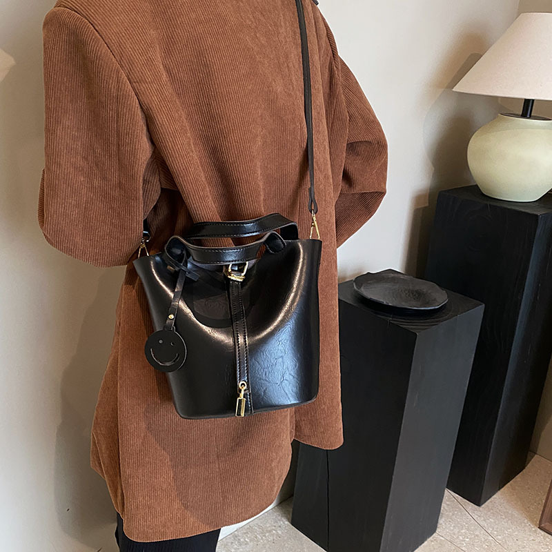 🔥TOP 1 BEST-SELLING BAG - Large Capacity Cowhide Bucket Bag