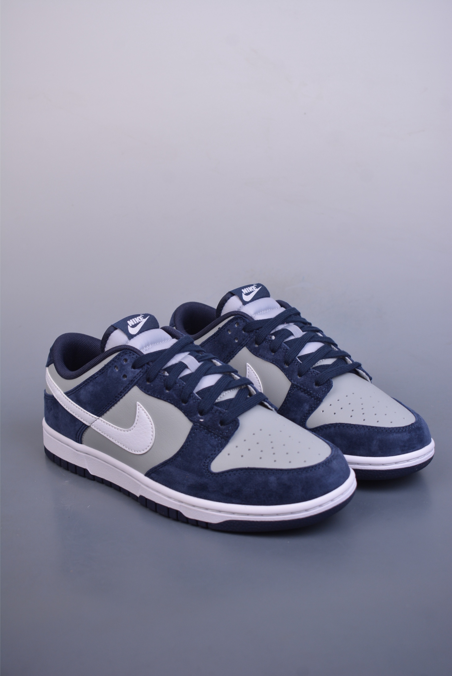 Nike SB Dunk Low Sneakers Navy Blue Grey IB3079-400