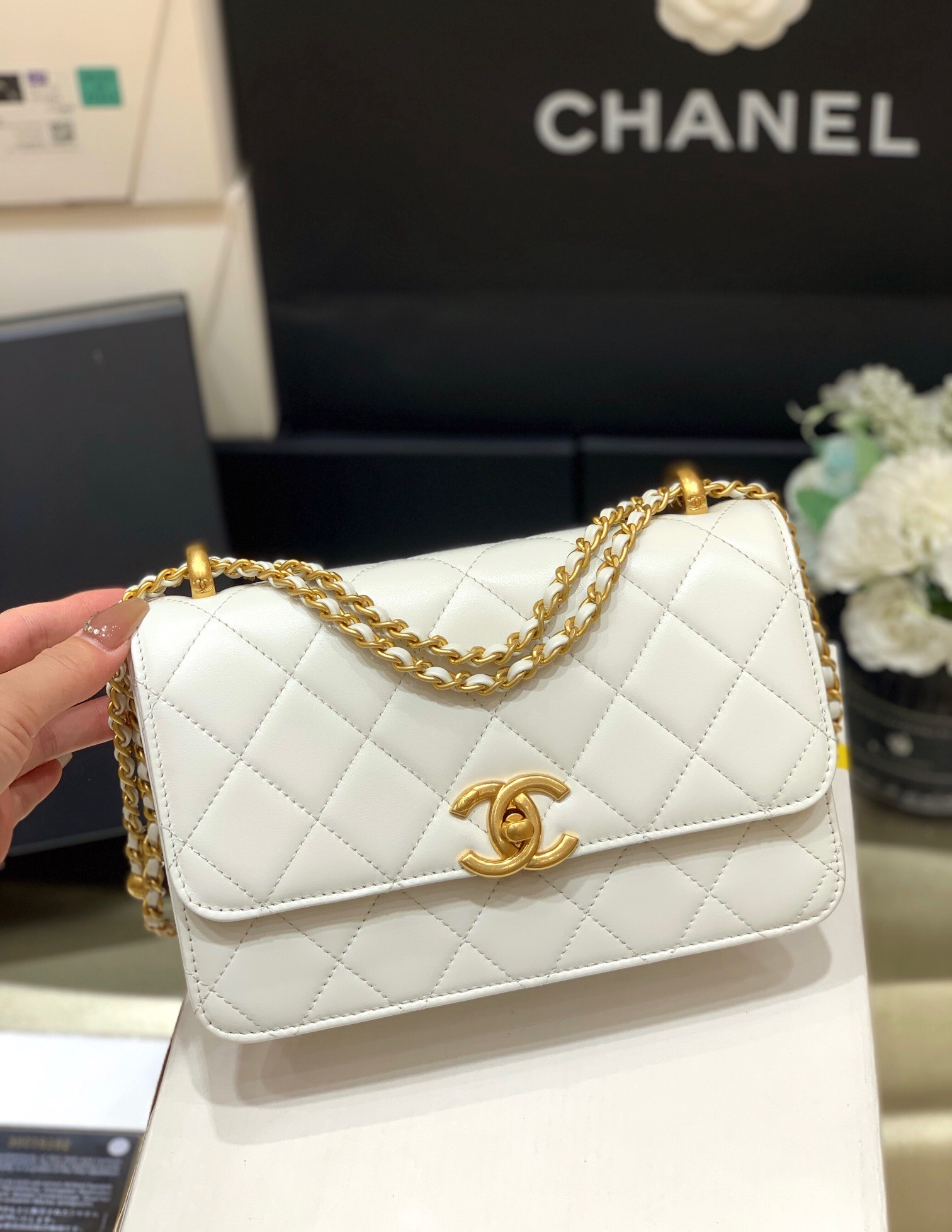 Chanel 2021 Early Fall Haute Couture Collection Double Gold Bead Chain Bag AP2649