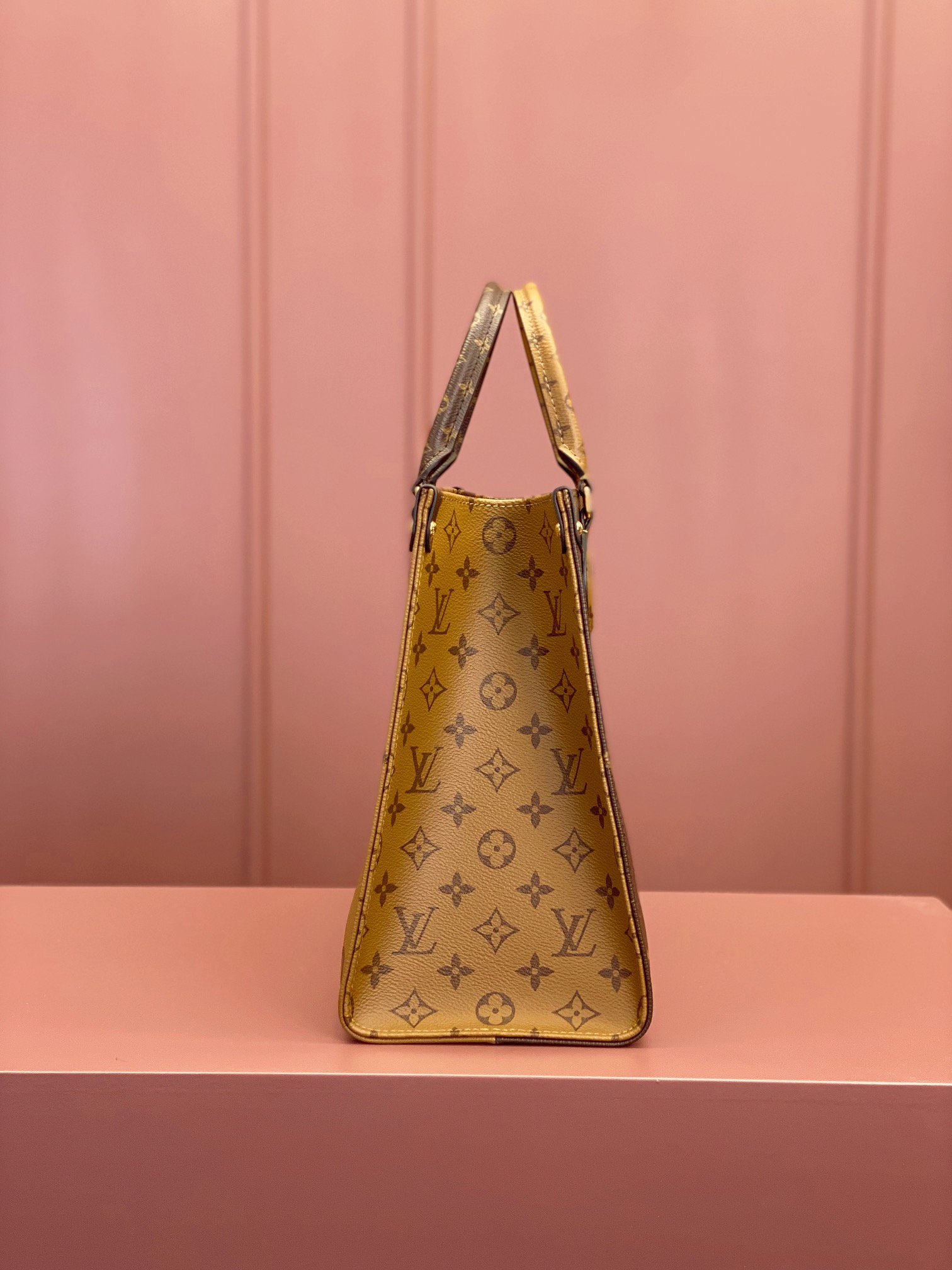 Louis Vuitton ONTHEGO Medium Handbag M45321