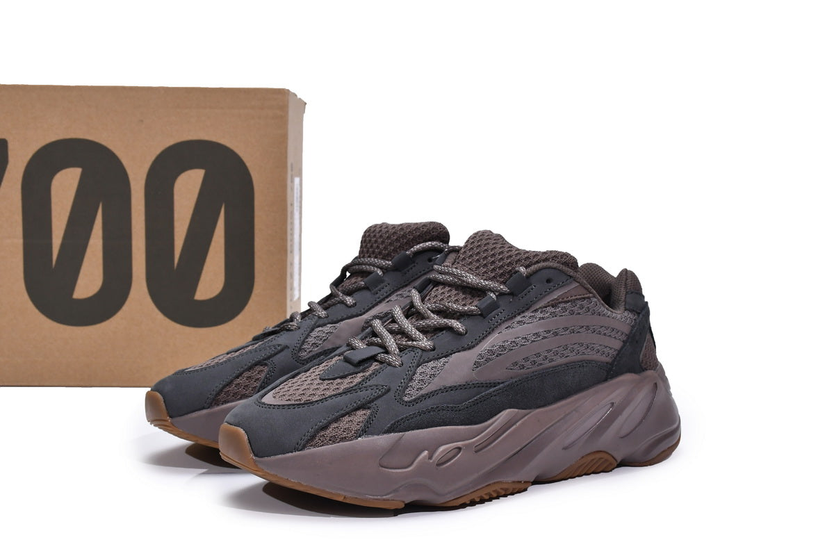 700V2