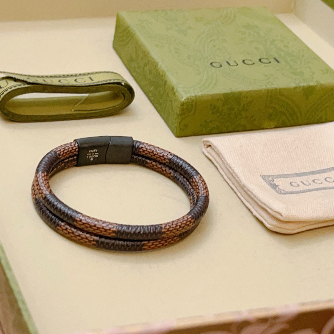 Gucci leather bracelet