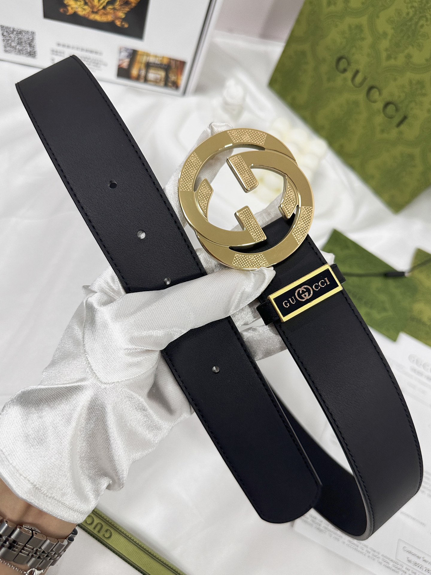 Gucci carved steel buckle leather belt width 3.8cm