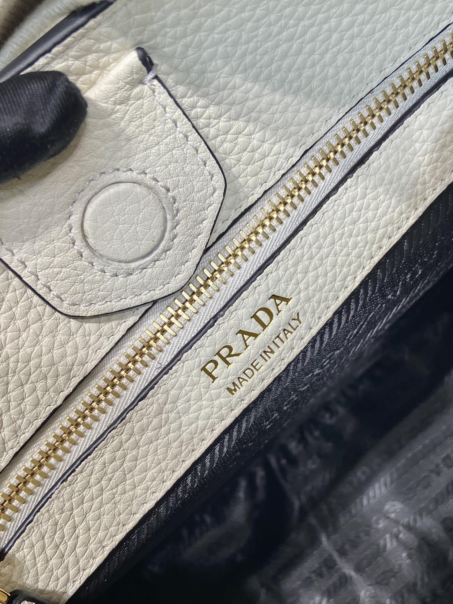 Prada Large Tote Bag 1BC073