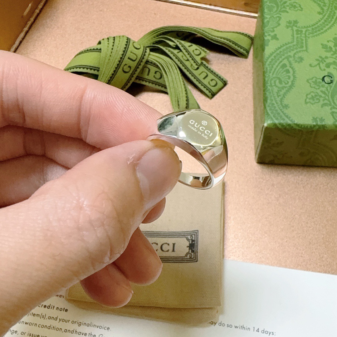 Gucci shiny ring