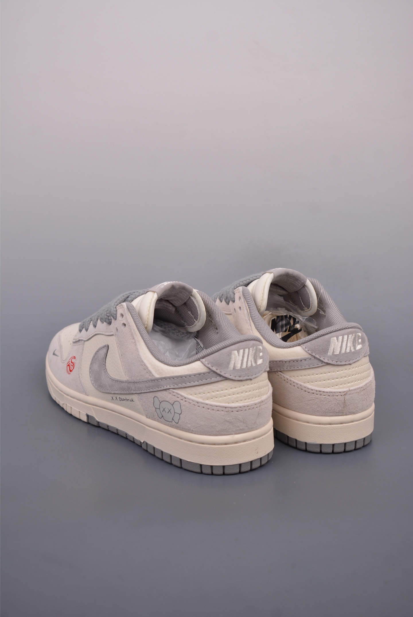 Kaws x Nike SB Dunk Low Retro Off-White Light Grey YX5066-250