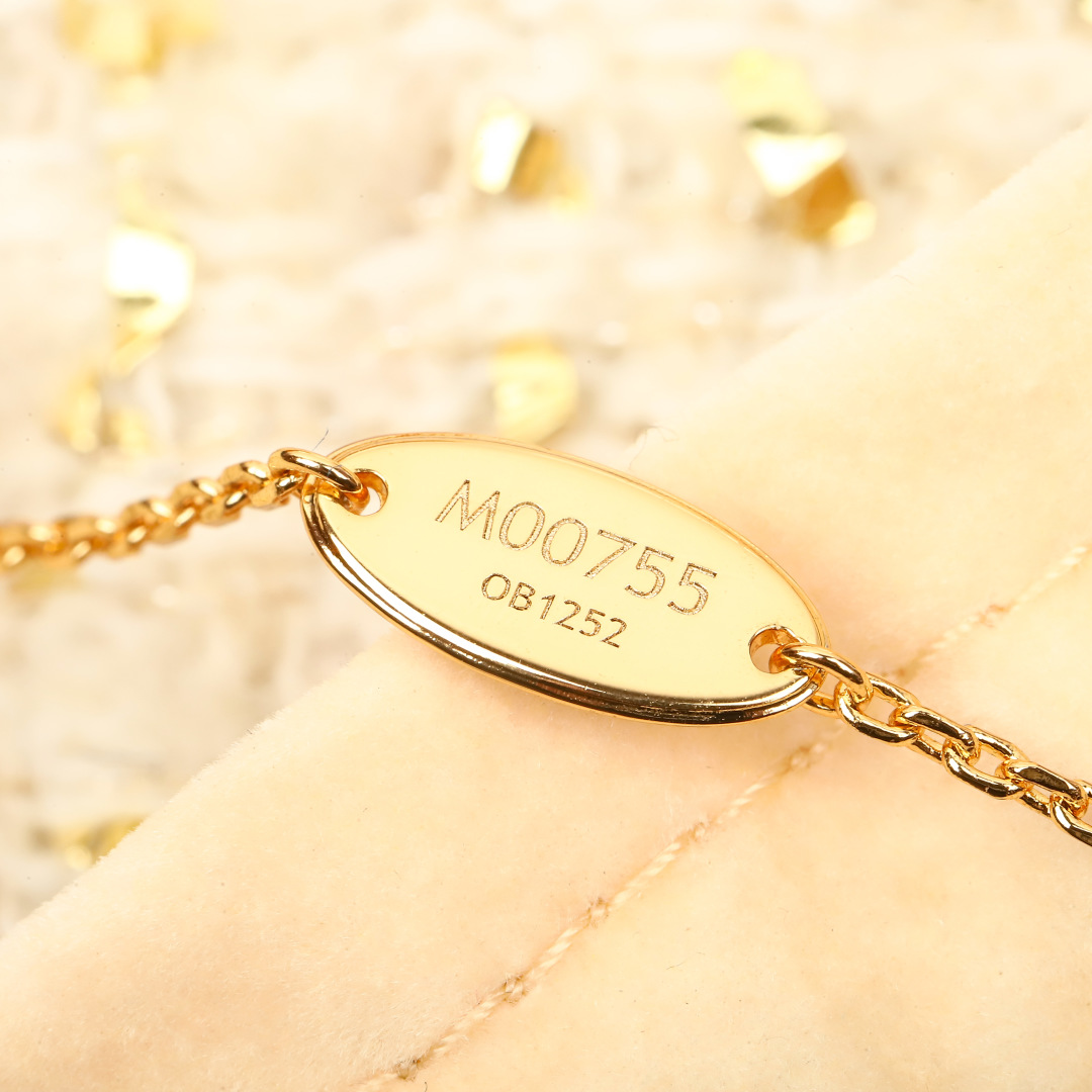 Louis Vuitton trendy logo necklace
