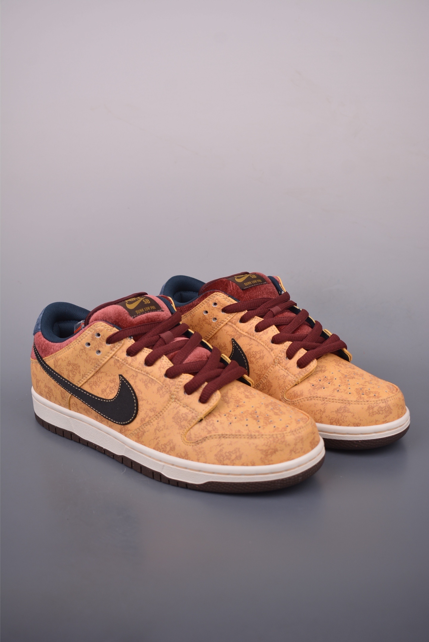 Nike SB Dunk Low “City Of Cinema” FZ1278-200
