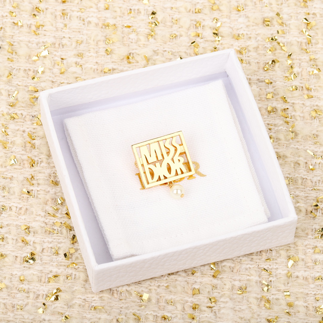 Dior hollow letter square card hanging bead brooch