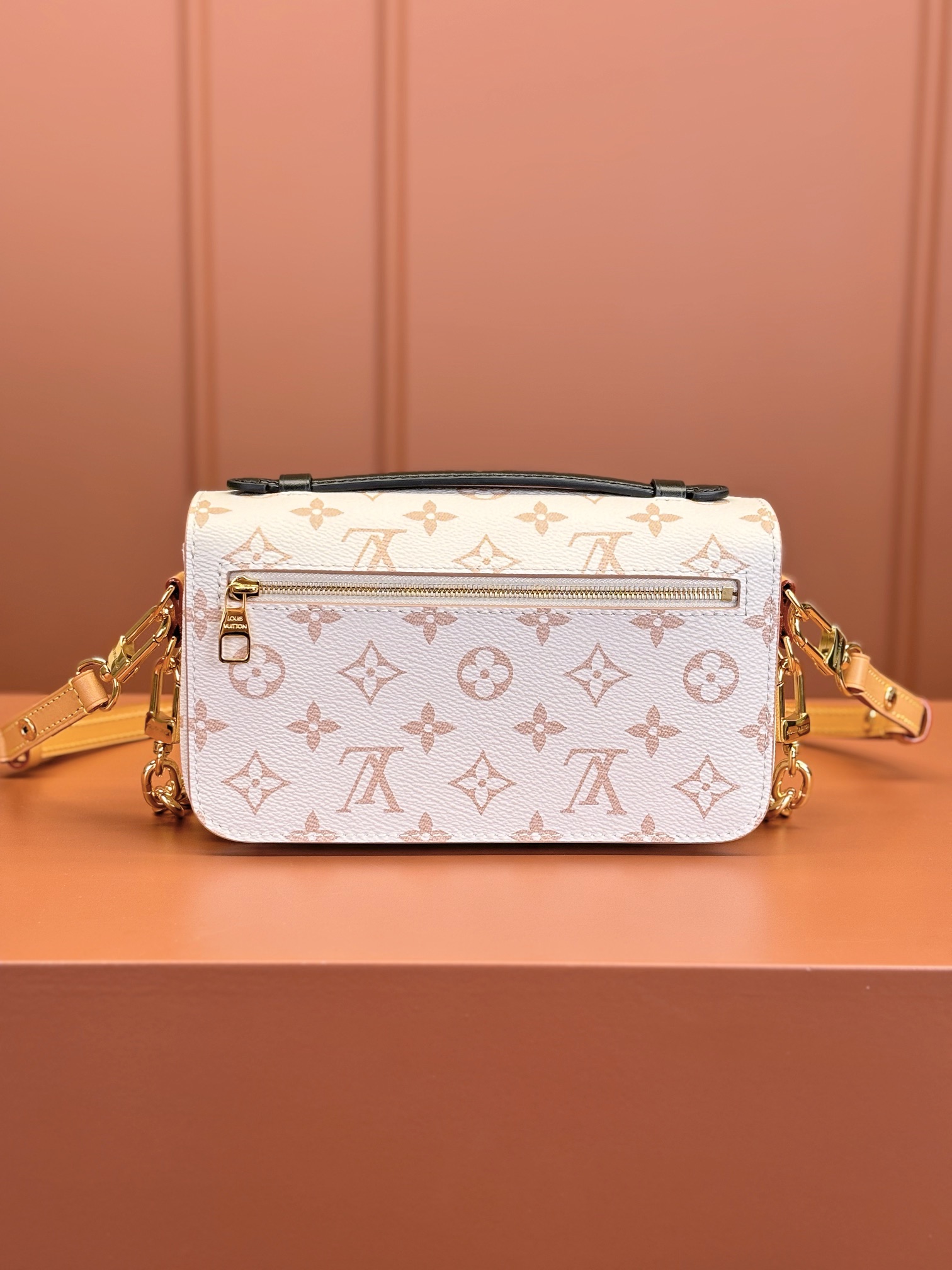 Louis Vuitton POCHETTE MÉTIS EAST WEST Bag M46914