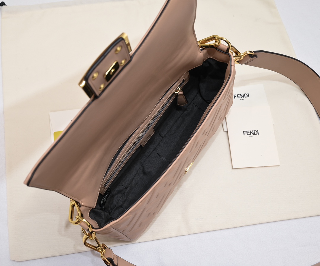 FENDI Baguette Handbag 6608