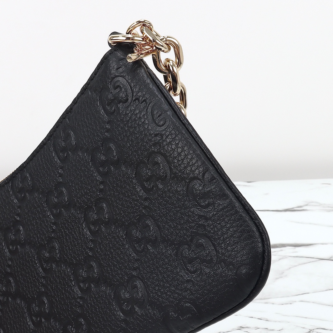 Gucci GG Emblem small shoulder bag ‎815278 AAEEM 1000