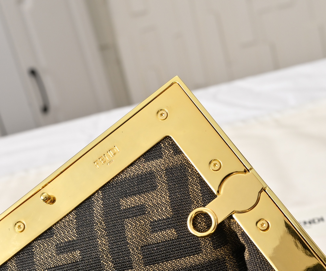 FENDI First Shoulder Bag 80016