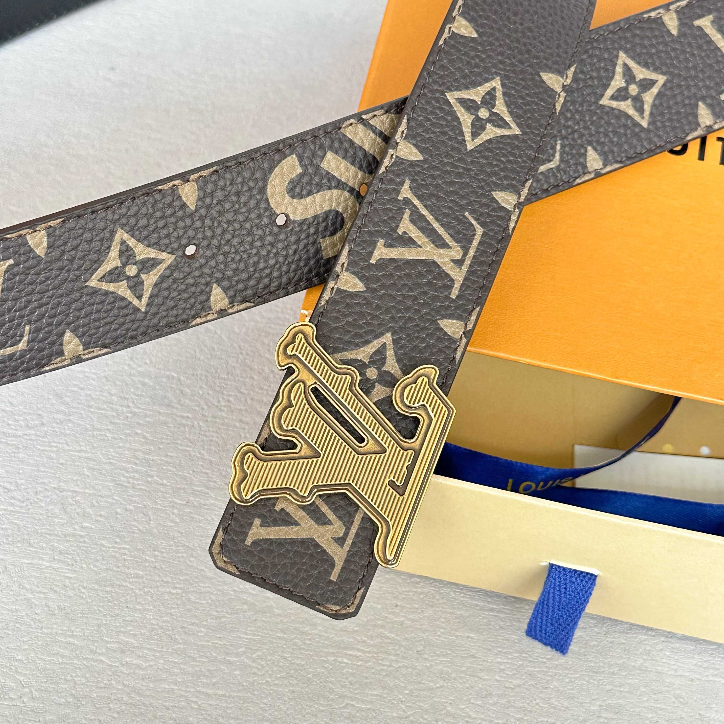 Louis Vuitton Litchi Pattern Double-Sided Cowhide Leather Belt 4CM Width