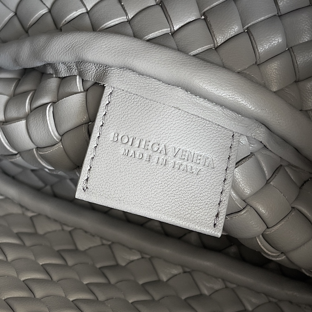 Bottega Veneta Cobble Mini Bag 805739