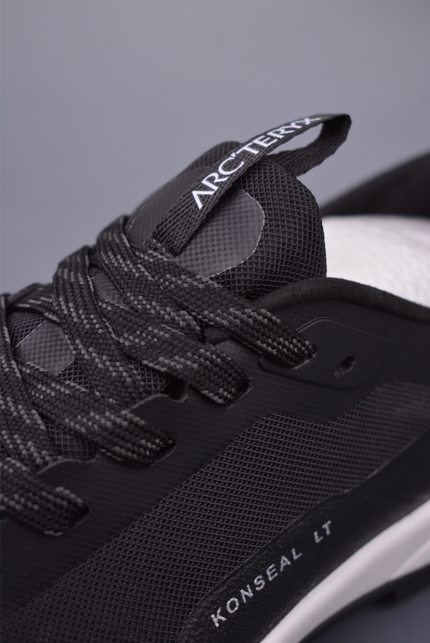 Arc'teryx Konseal LT Outdoor Sports Shoes Black and White 077218-439746