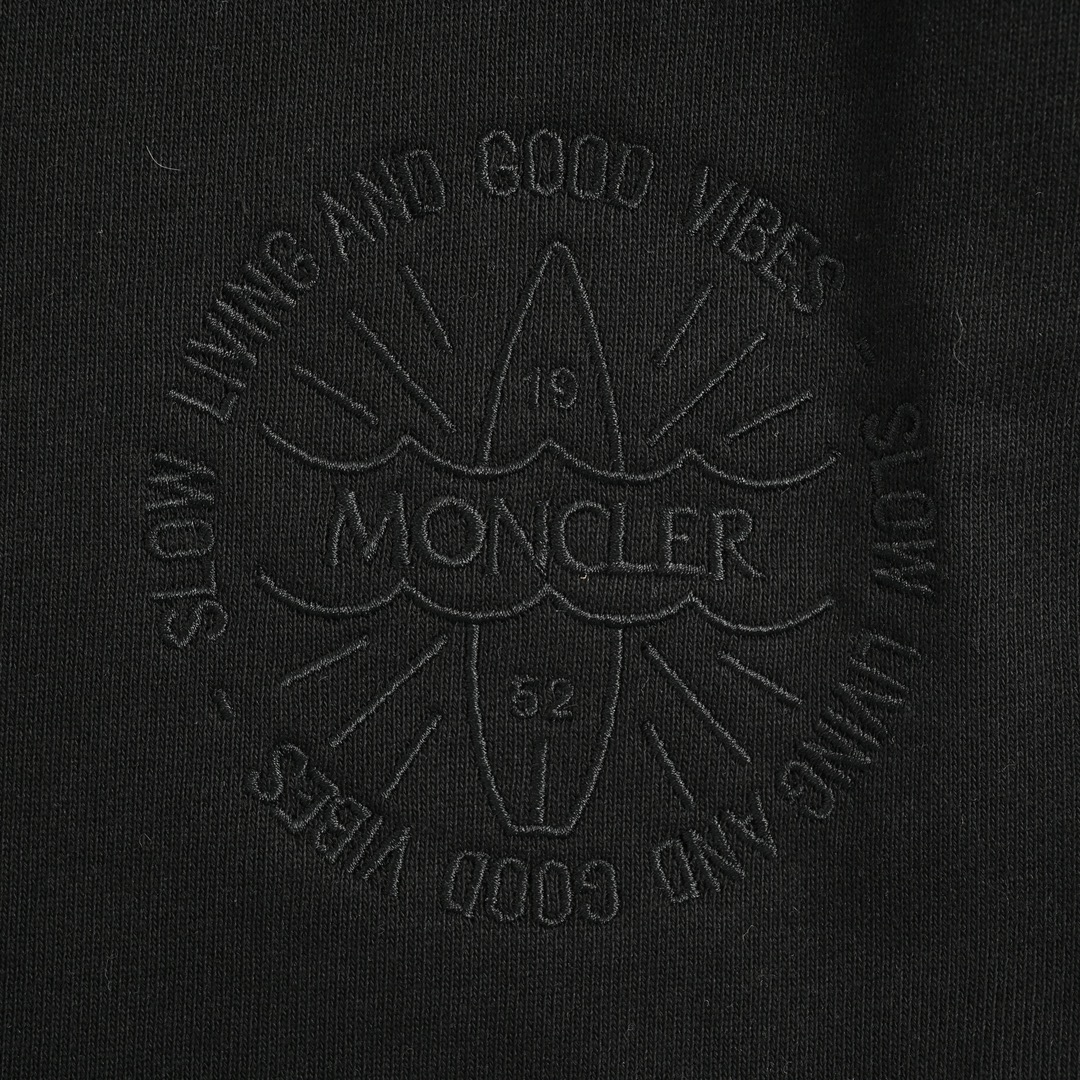 Moncler 24ss Valentine's Day limited edition embroidered cotton shorts