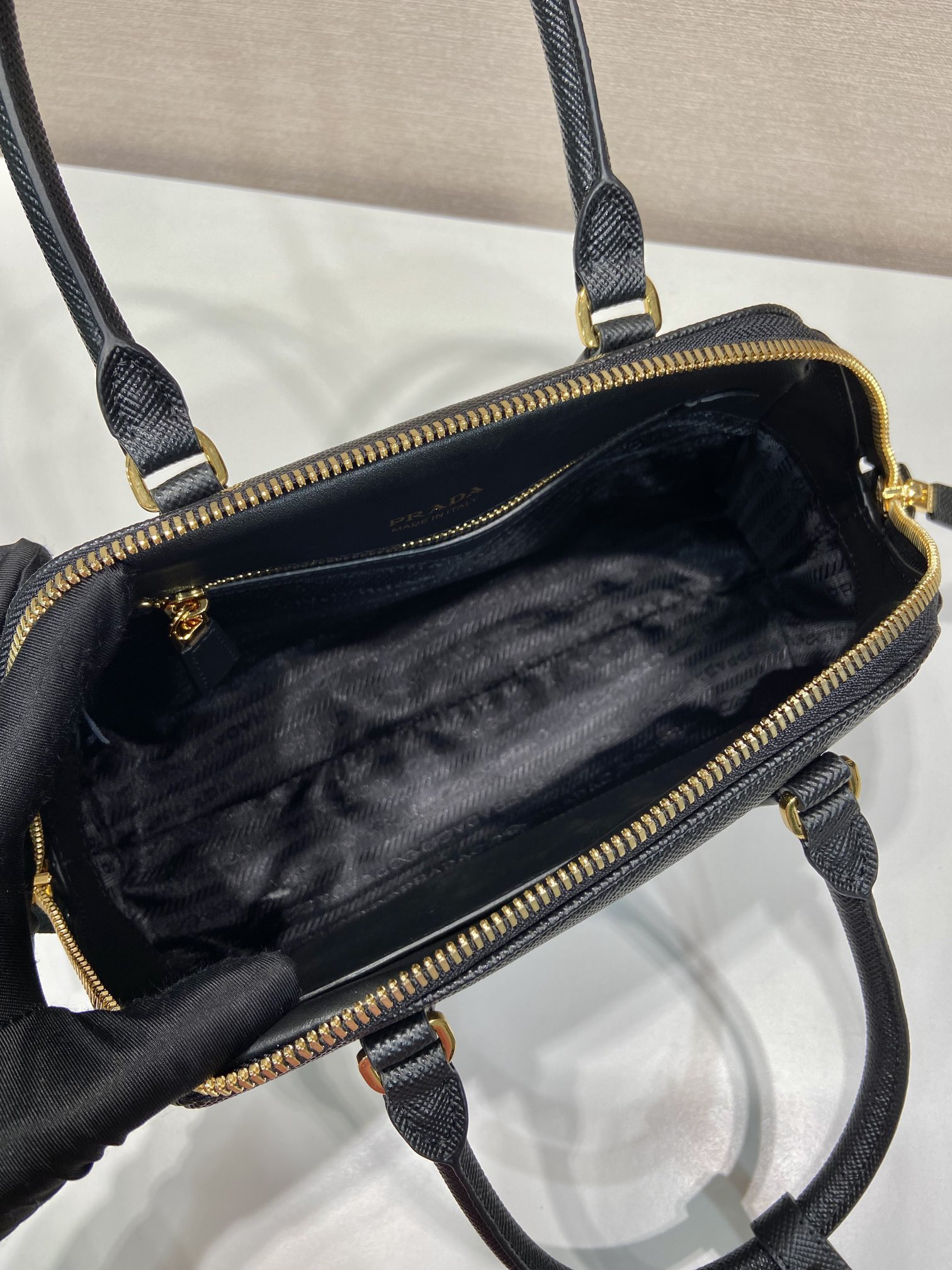 Prada Shell Bag 1BG537